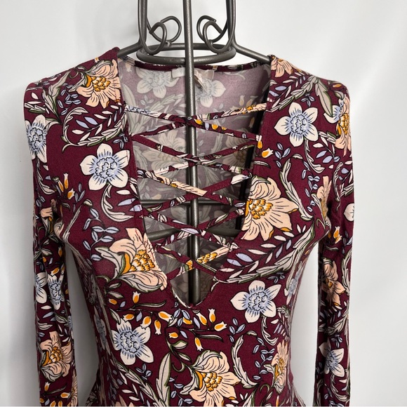 Forever 21 Long Sleeve Floral Boho Plunging Criss Cross Body Suit Size Small - Picture 7 of 13